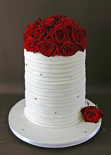 Red Wedding Cakes red roses for wedding