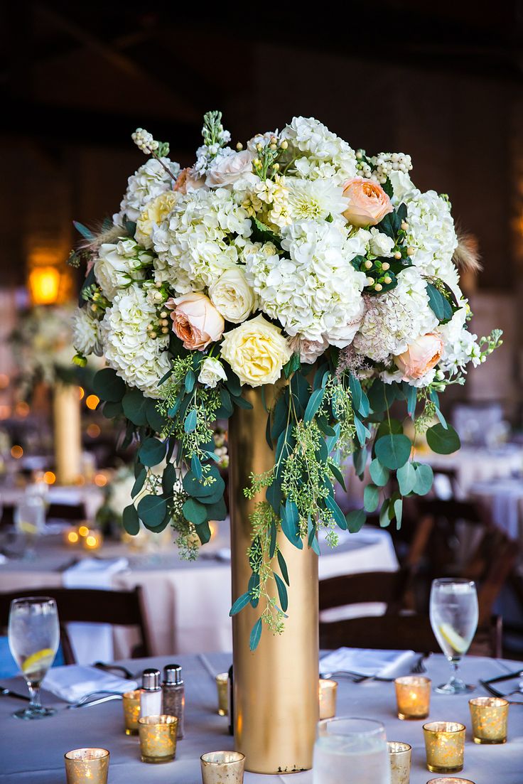 5 Beautiful Tall Vase Centerpieces for Your Wedding - Arabia Weddings
