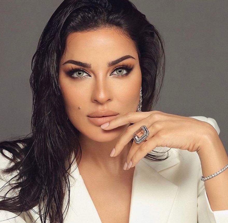 Beautiful Jewelry Pieces Worn by Nadine Njeim.