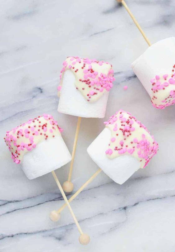 زينة وديكورات حفل زفاف بثيم المارشميلو موقع العروس