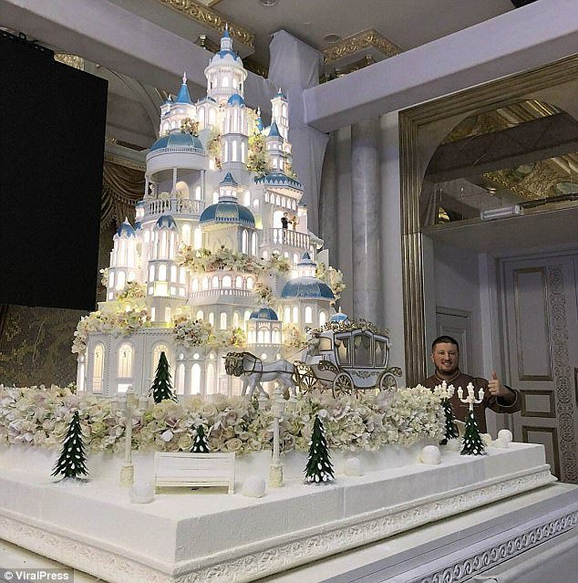 Luxury Wedding  Cake  Takes Over Social Media Channels 