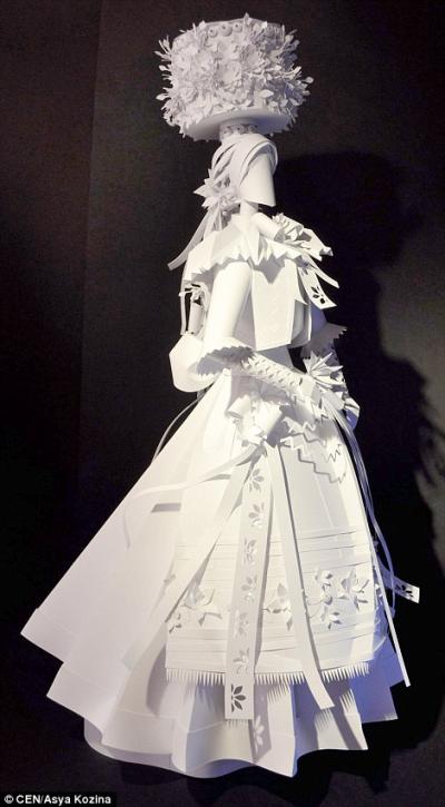 فستان زفاف ورقي