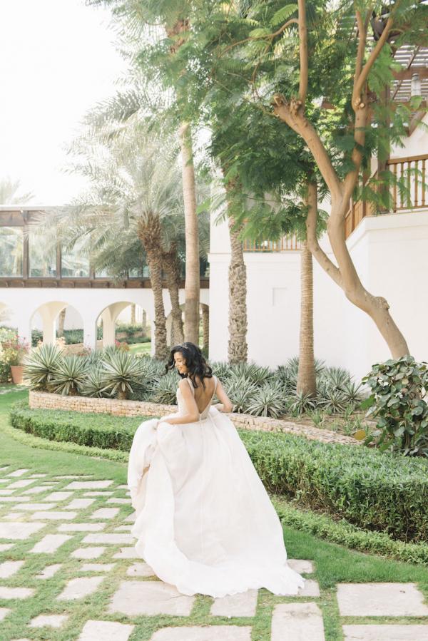 tropical-inspired wedding photo shoot
