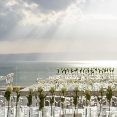 حفل زفاف بطابع بسيط في البحر الميت الأردن