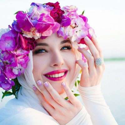 تيجان الأزهار الجميلة للعروس المحجبة