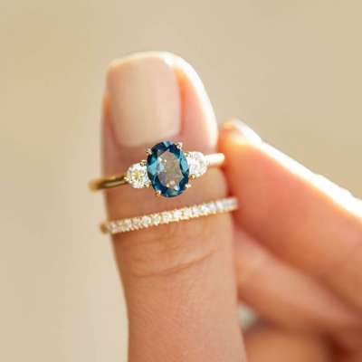 Best Engagement Ring Trends to See in 2023: Expert&#039;s Opinion
