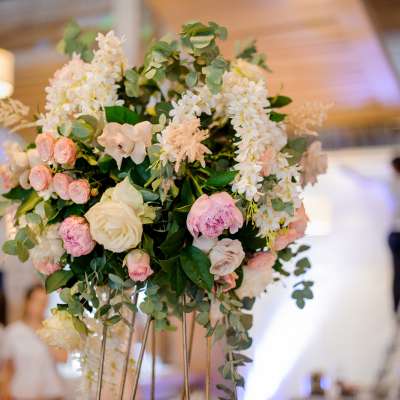On-Time and Beautiful: The Importance of Reliable Flower Delivery for Weddings