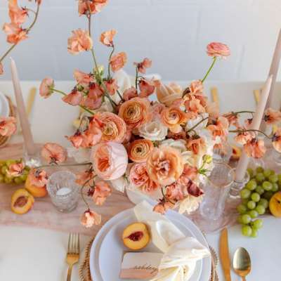 أفكار ديكورات حفل زفاف مميزة باللون المشمشي