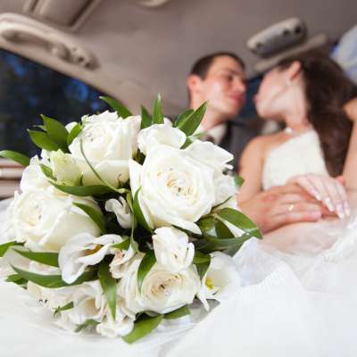 Ease Your Ride: Tips For Hiring The Perfect Wedding Limousine