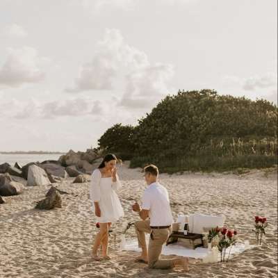 Crafting the Perfect Beach Marriage Proposal