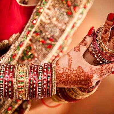 هندي يكسر التقاليد ويدعو 18 ألف أرملة لحفل زفاف ابنه