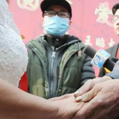 شاب يتوقف عن أخذ علاج السرطان ليمول حفل زفاف والدته