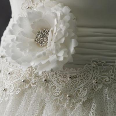 Beautiful Wedding Dress Made Out of Cake Goes Viral