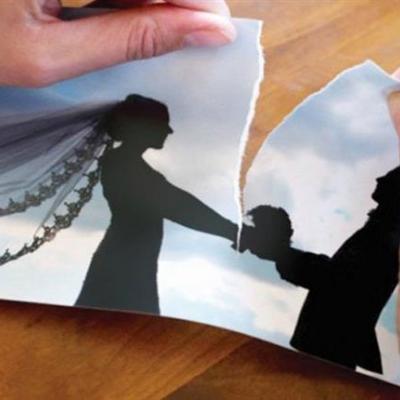 A Wedding Slideshow Results in Divorce