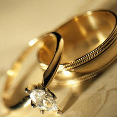 Saudi Woman Offers to Pay Dowry Money to Whoever Marries Her