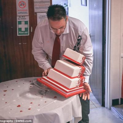Father Of The Bride Pulls a Wedding Cake Prank