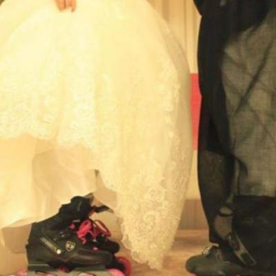 Video: Saudi Couple Get Married in Skates