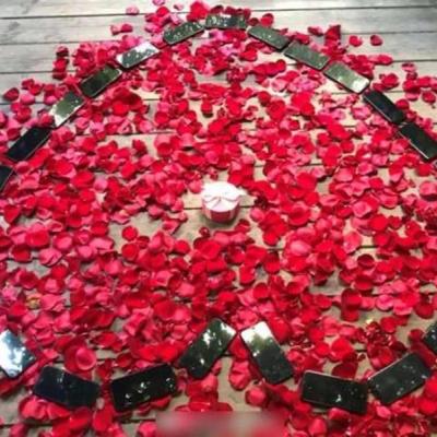 Man Proposes with 25 Iphone Xs