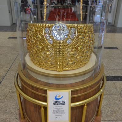World’s Largest Gold Ring Goes on Display in UAE