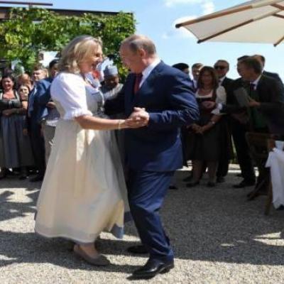 Putin Dances at Austrian Minister Wedding