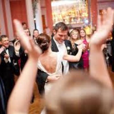 End Your Wedding with a Last Dance