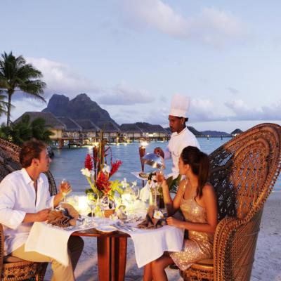 How To Get The Best Dining Experience While On Your Honeymoon