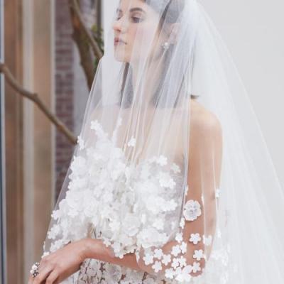 مجموعة أوسكار دي لارينتا لفساتين زفاف ربيع 2018