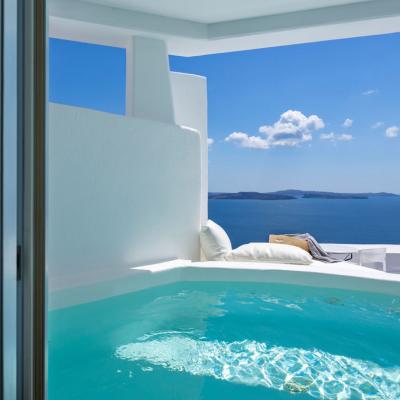  4 Honeymoon Suites You Need To Check in Santorini 