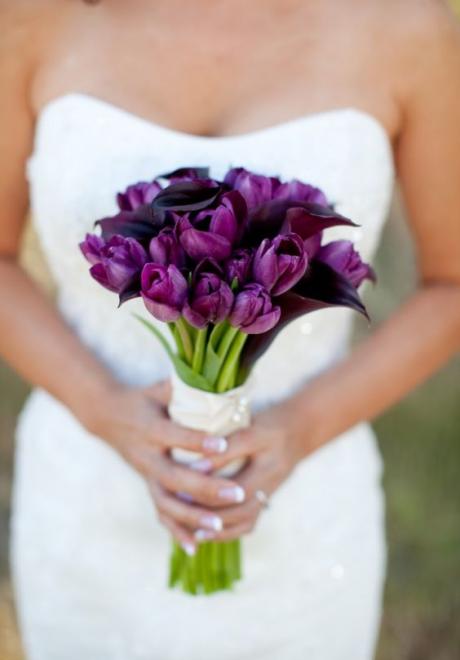 15 Breathtaking Tulip Wedding Bouquets For The Spring Bride