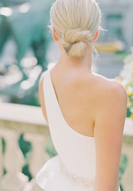 تسريحات شعر للاعراس مرفوعة لإطلالة أنيقة في حفل زفافك