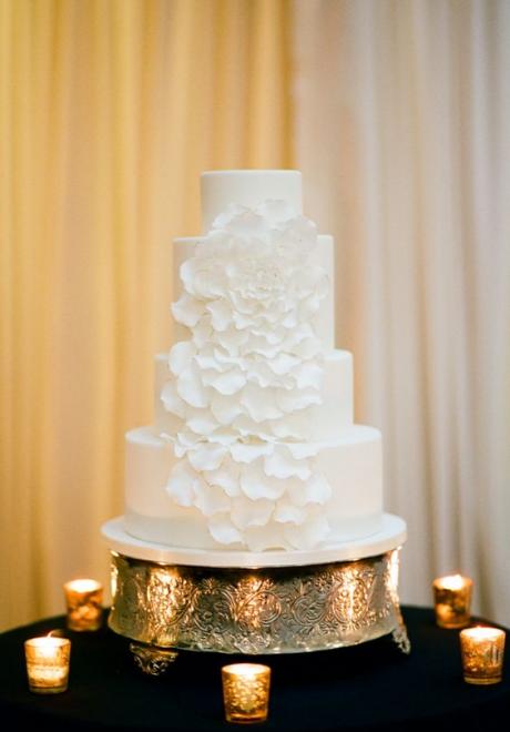 Classy White Wedding Cakes We Love