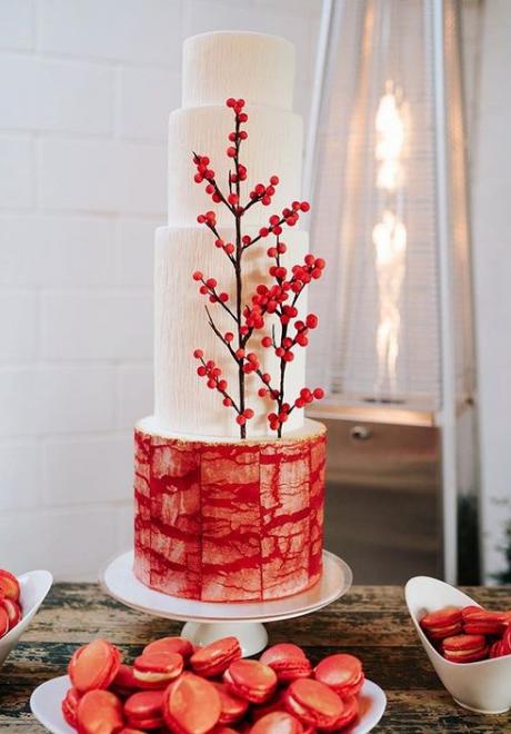 Berry Decorated Wedding Cakes For Winter