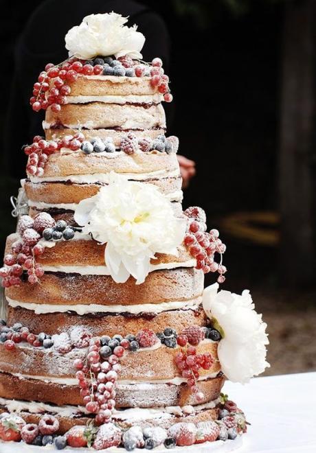 Berry Decorated Wedding Cakes For Winter