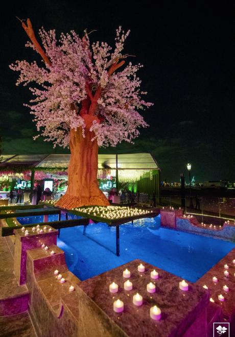 حفل خطوبة مزين بالأزهار الساحرة في الدوحة