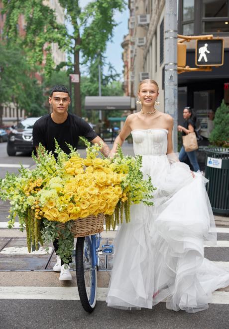 أجمل اكسسوارات شعر العروس لفصل الربيع(2) Reem_acra_2020_fall_wedding_dresses_2