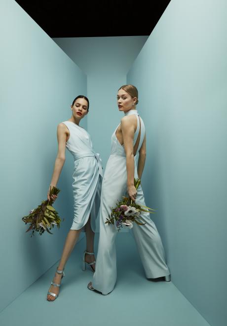 فساتين وصيفات العروس من تصميم تيد بيكر لحفلات الزفاف في فصل الربيع