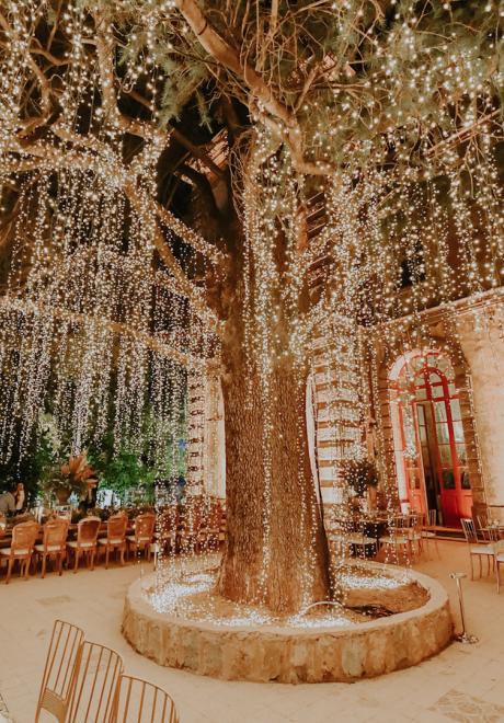 حفل زفاف تراثي ساحر في الهواء الطلق في لبنان