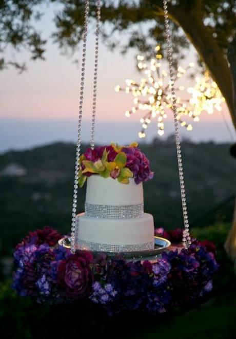 Wedding Cake Idea: Gravity-Defying Wedding Cakes