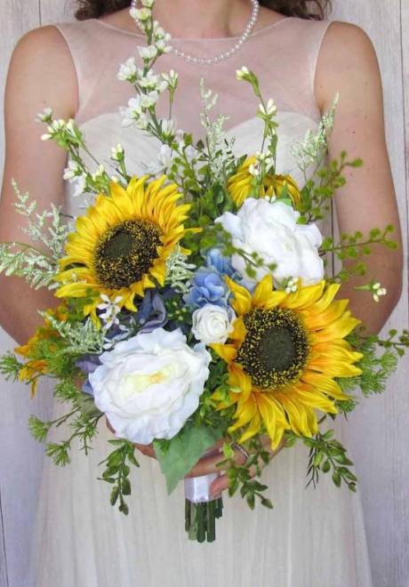 12 Sunflower Wedding Bouquets For A Bright Wedding