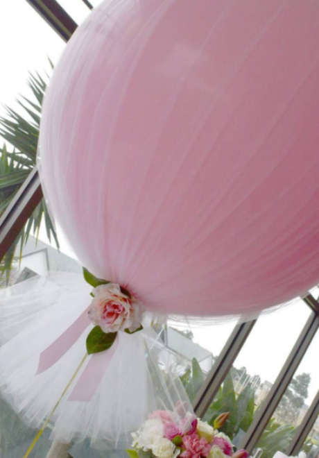 صيحة البالونات المغطاة بالتول لديكور حفلة عزوبية مرحة