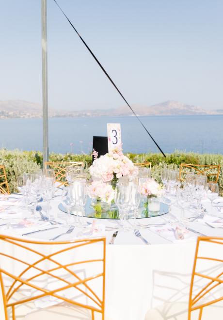 حفل زفاف هانا وعيسى بثيم "الحب الصيفي" في اليونان