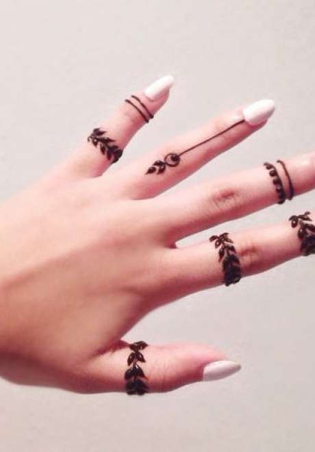 Fingertip Henna 1