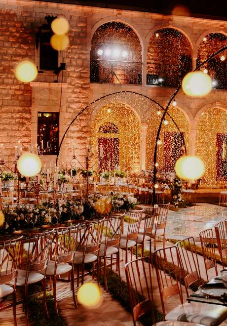 حفل زفاف باللون الذهبي البراق في لبنان