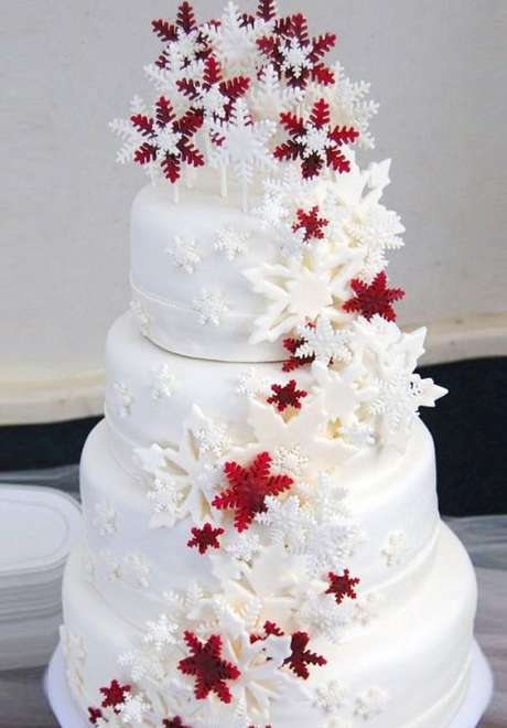 Lovely Christmas Inspired Wedding Cakes