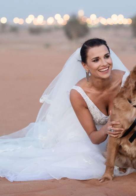 "الخروج عن المألوف": حفل زفاف ساحر في صحراء الإمارات