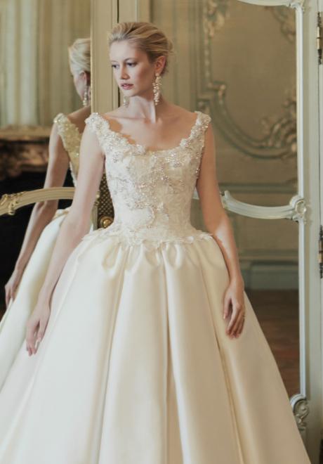 Phillipa Lepley’s Breathtaking Couture Wedding Dresses