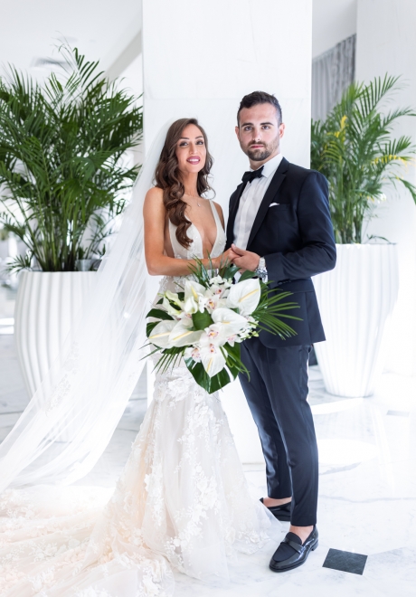 حفل زفاف أبيض في أجواء دبي الفاخرة