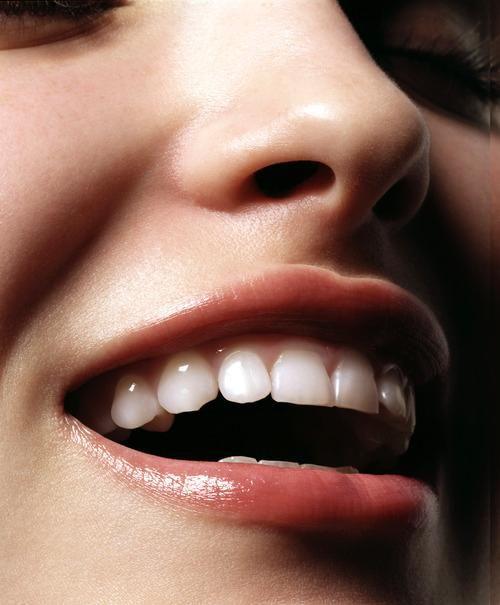 3 Simple DIY Teeth Whitening at Home