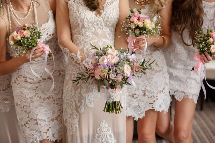دليل العروسين لاختيار أزهار الزفاف المثالية