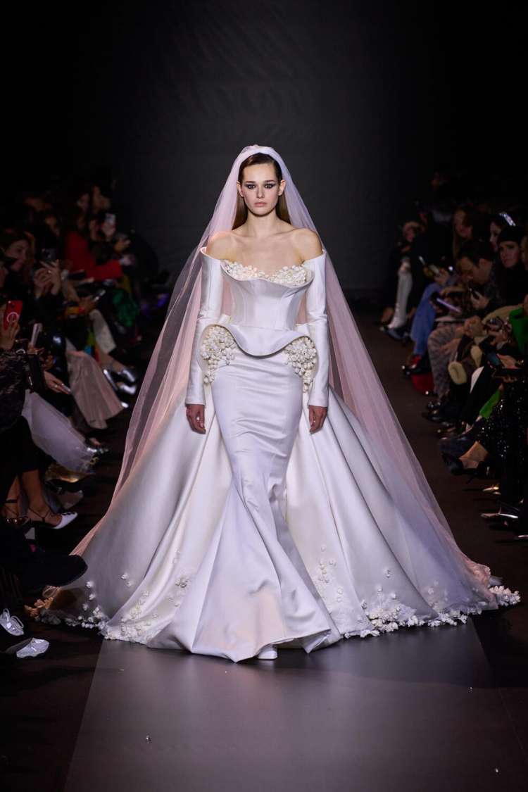 فساتين زفاف ساحرة من أسبوع الأزياء الراقية في باريس 2023